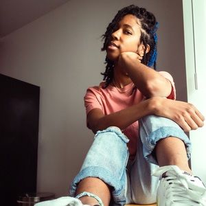 Meet your Posher, Alaya